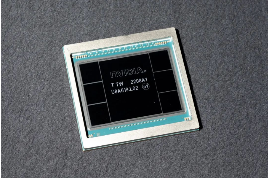 Nvidia的 H100 人工智能加速器，為何成為一顆被全球瘋搶的芯片？